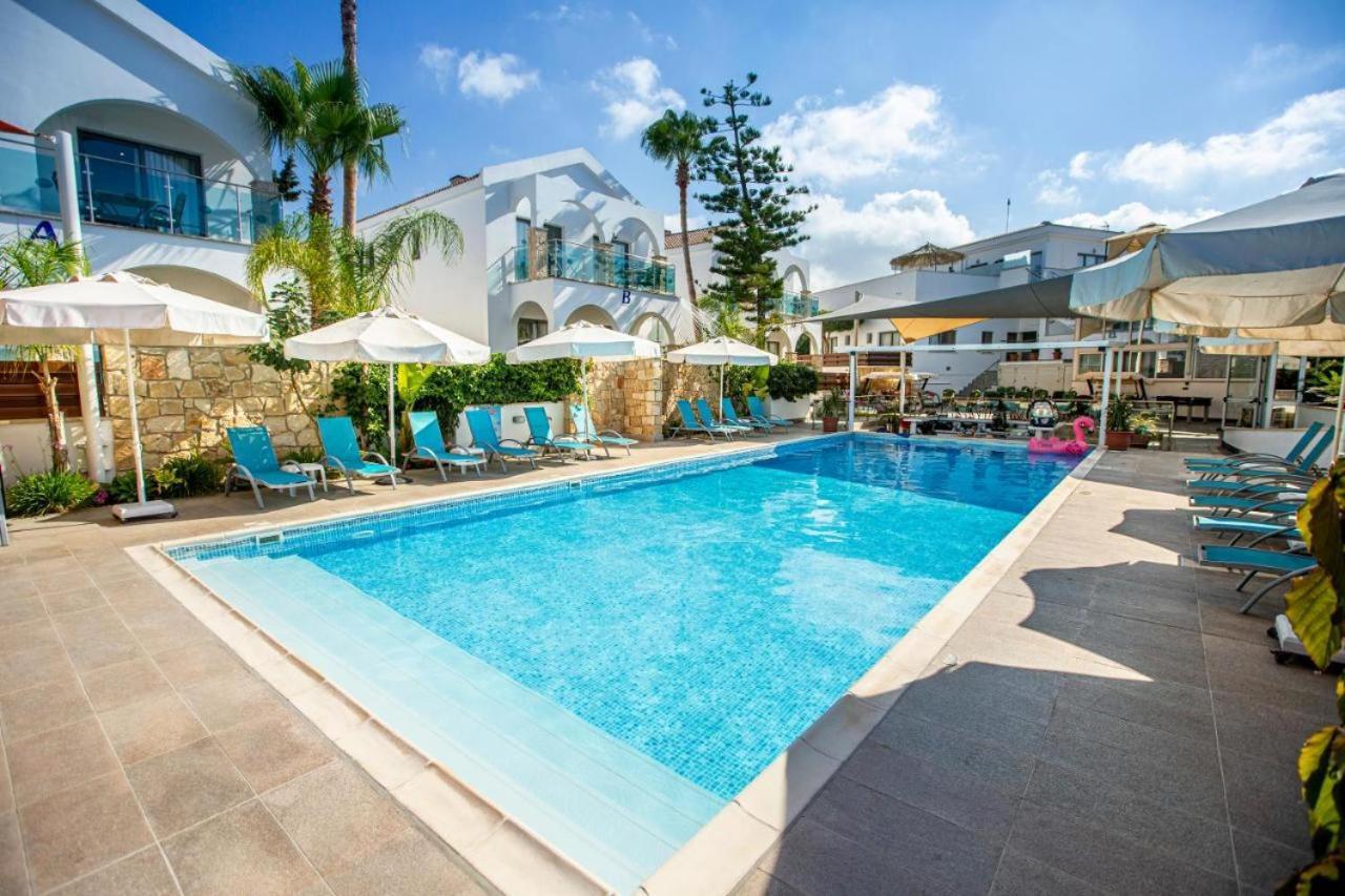 Hotel Latchi Escape And 4*